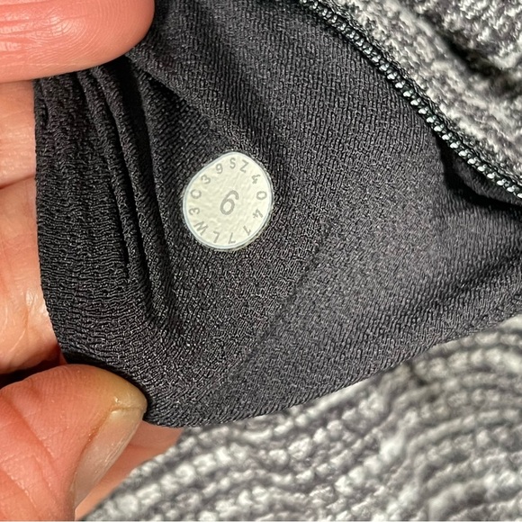 Lululemon Women's Jacket Grey Size 6 - Picture 9 of 9